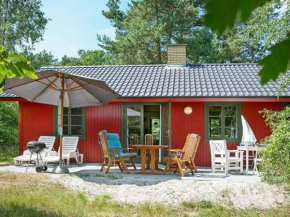 Cozy Holiday Home in Nexo with Swimming Pool in Snogebæk
